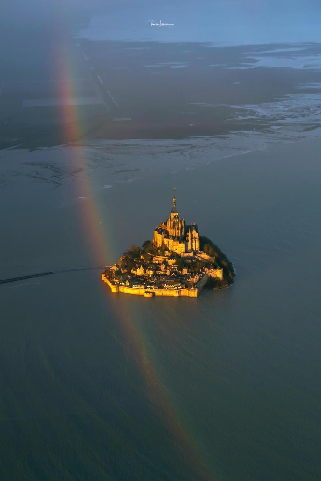 Arc En Ciel Du Mont Bed and Breakfast Pontorson Exteriör bild